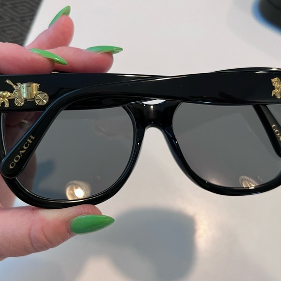 Coach Authentic Carriage Sunglasses Style # 5002T3 Black w matching leather case - Picture 6 of 11